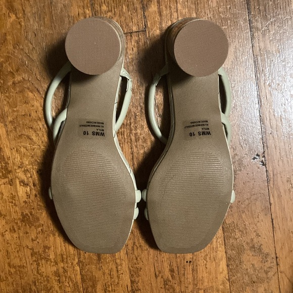 Dolce Vita sage green block heel sandals - Picture 3 of 4